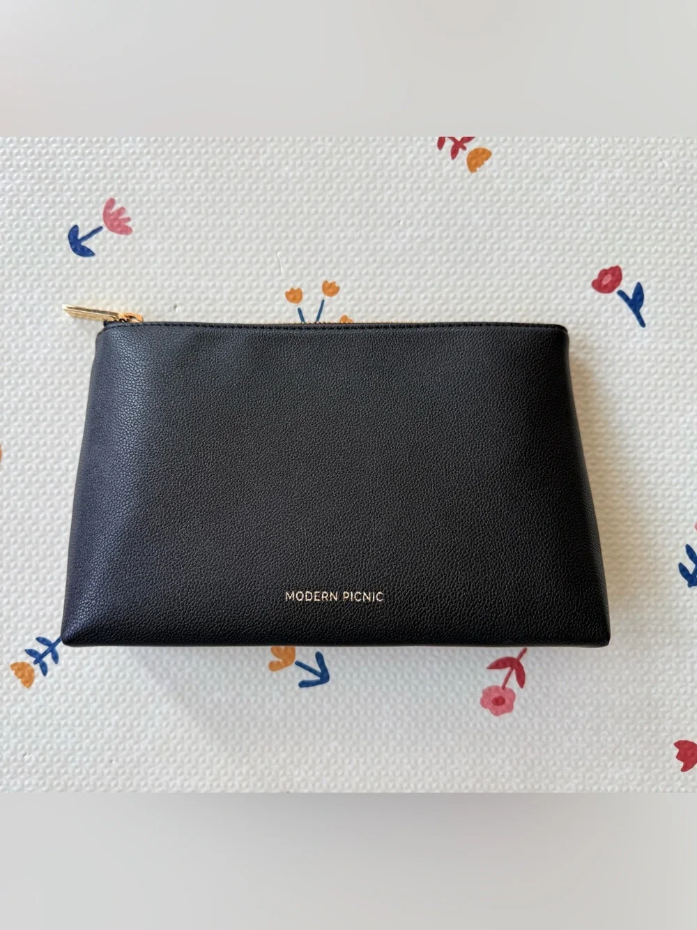 Modern Picnic Insulated Snack Pouch in Black